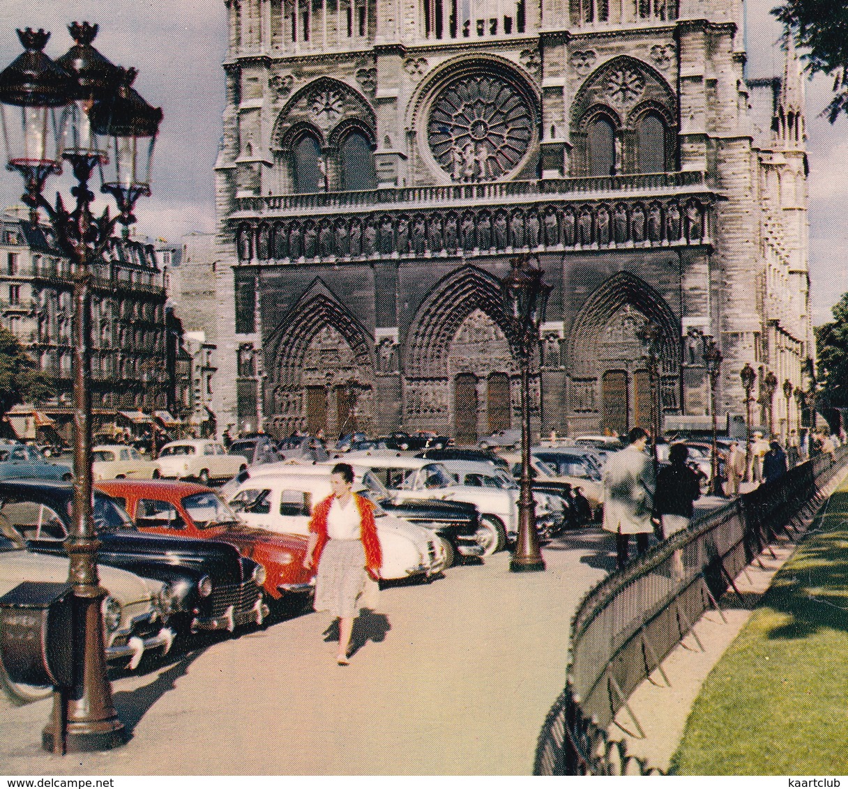 Paris: SIMCA 9 ARONDE, PEUGEOT 203, RENAULT FRÉGATE - Cathédrale Notre-Dame - Toerisme