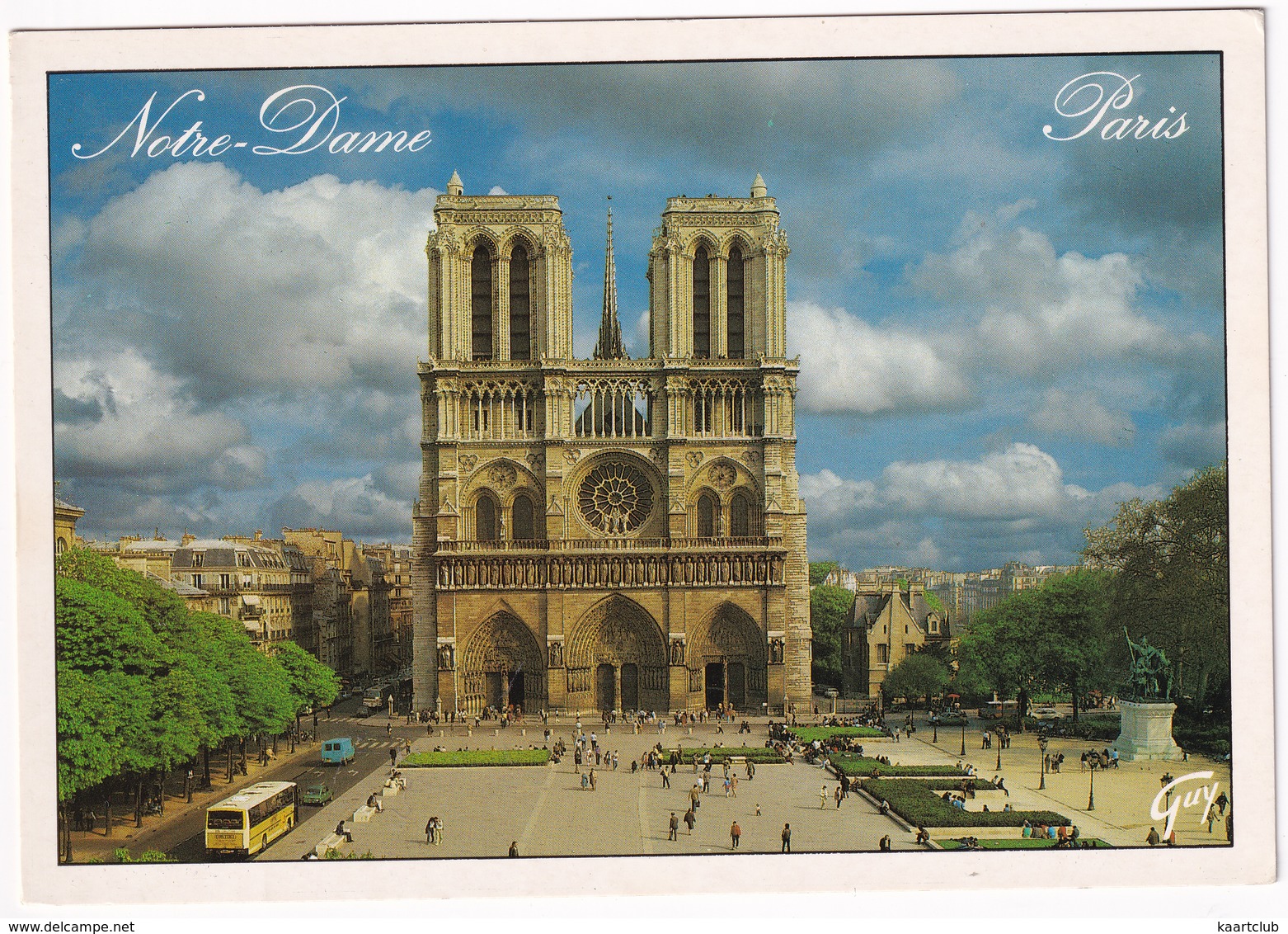 Paris: AUTOBUS/COACH, CITROËN AMI 8 - La Place Du Parvis , Cathédrale Notre-Dame Et Ses Tours - (2000) - Toerisme