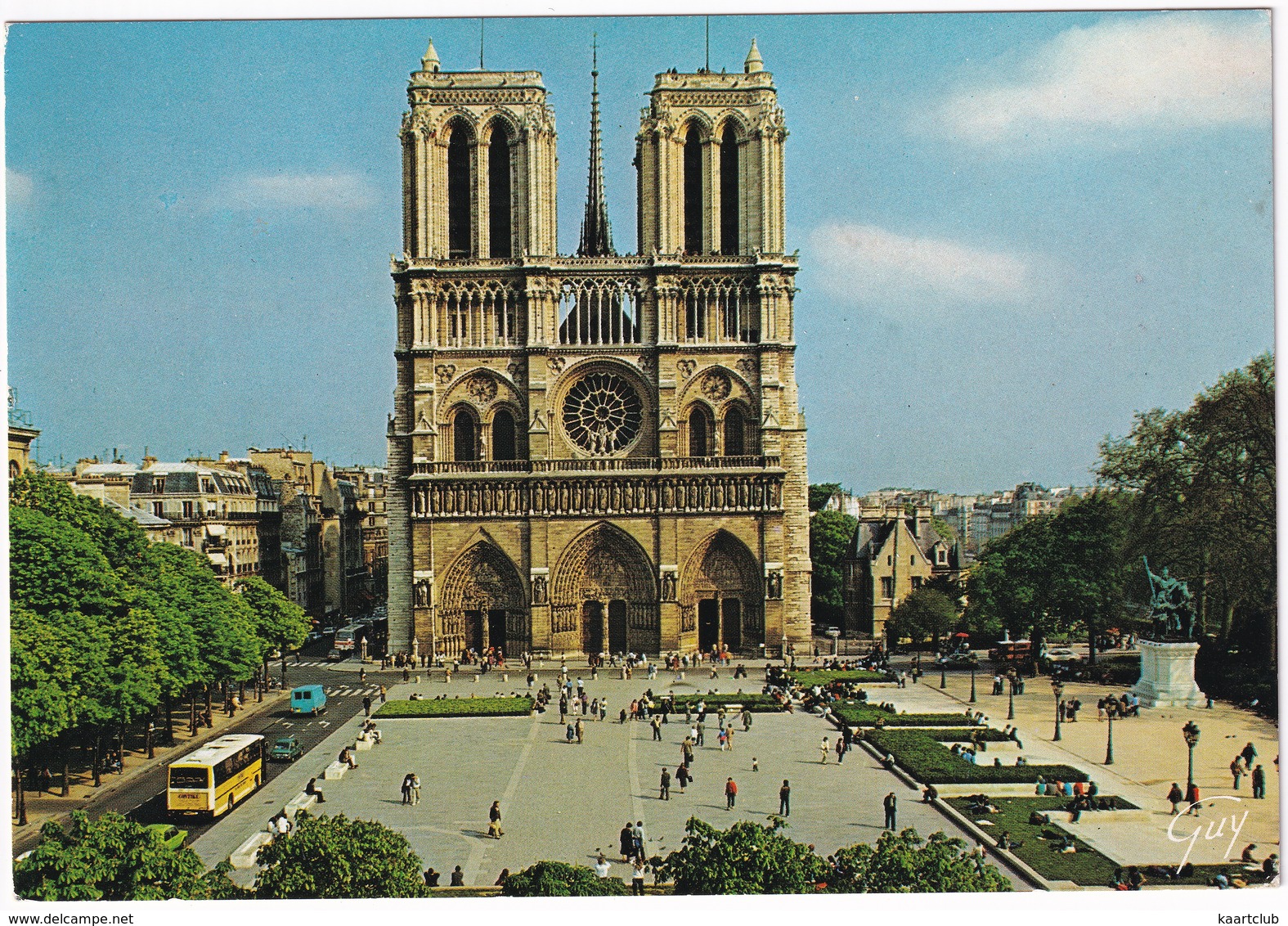 Paris: AUTOBUS/COACH, CITROËN AMI 8 - La Place Du Parvis , Cathédrale Notre-Dame Et Ses Tours - (1990) - Toerisme