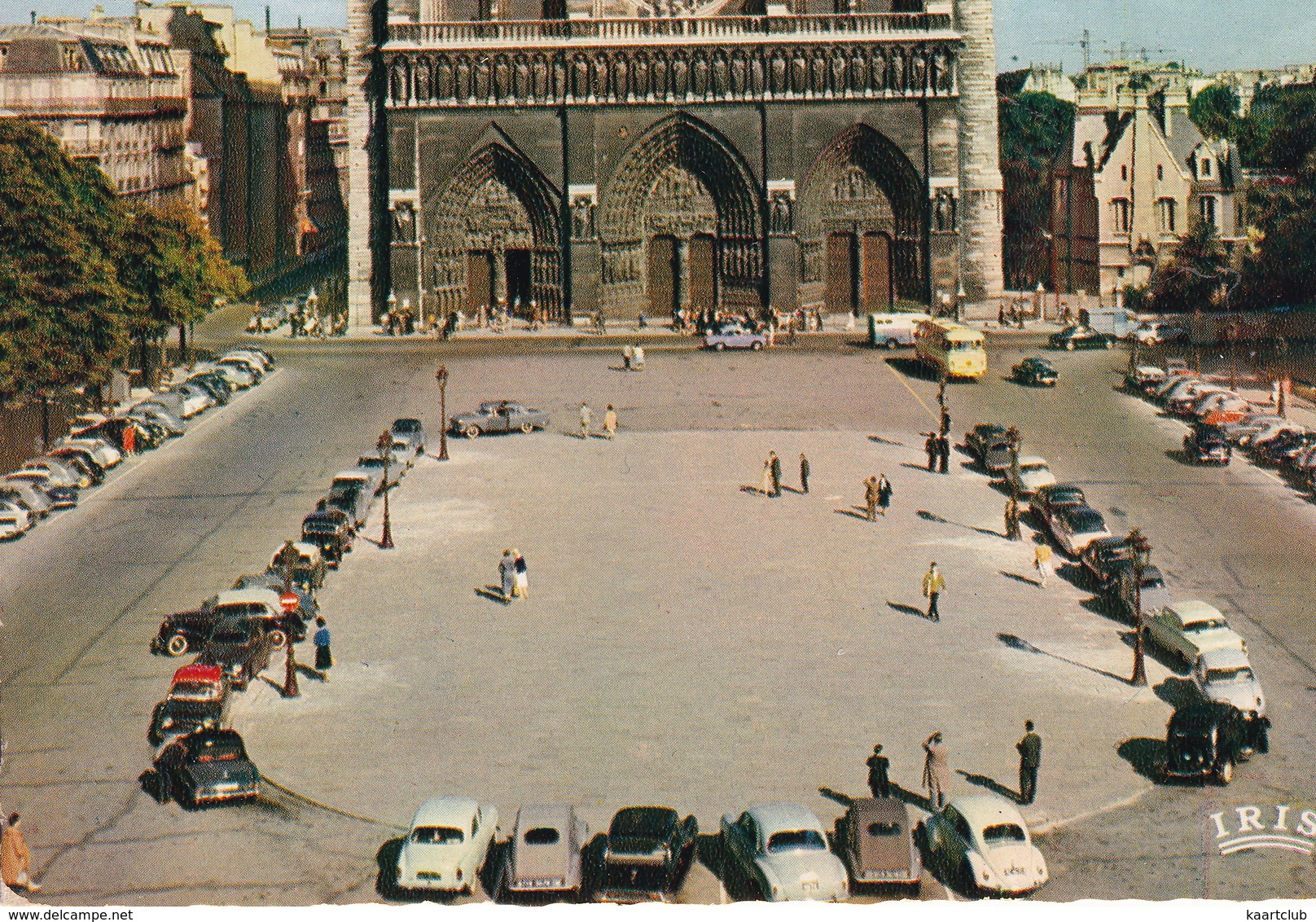 Paris: CITROËN 2CV A, DS, TRACTION AVANT, RENAULT FRÉGATE, PEUGEOT 403 TAXI, VW 1200, PANHARD DYNA Z - Notre-Dame - Passenger Cars