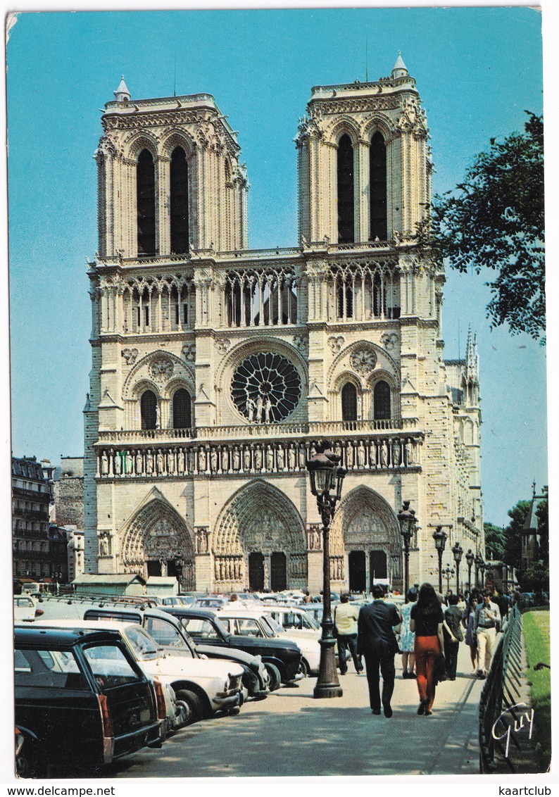 Paris: PEUGEOT 404 BREAK, 403, SIMCA 1500, CITROËN 2CV AK250 - Facade De La Cathédrale Notre-Dame - Toerisme