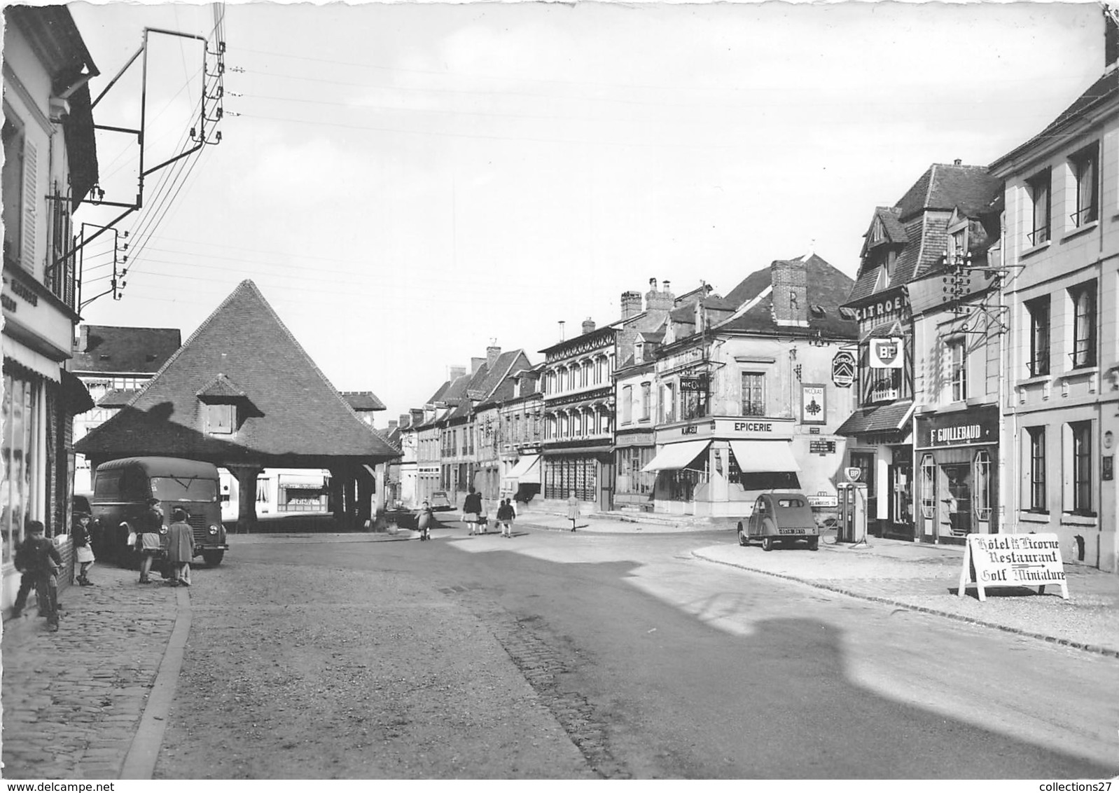 27-LYONS-LA-FORÊT- HALLES ET ROUTES DE GISORS - Lyons-la-Forêt