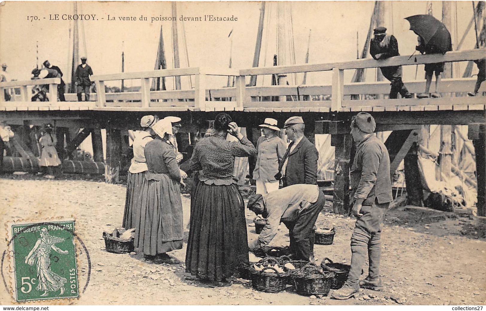 80-LE-CROTOY- LA VENTE DU POISSON DEVANT L'ESTACADE - Le Crotoy