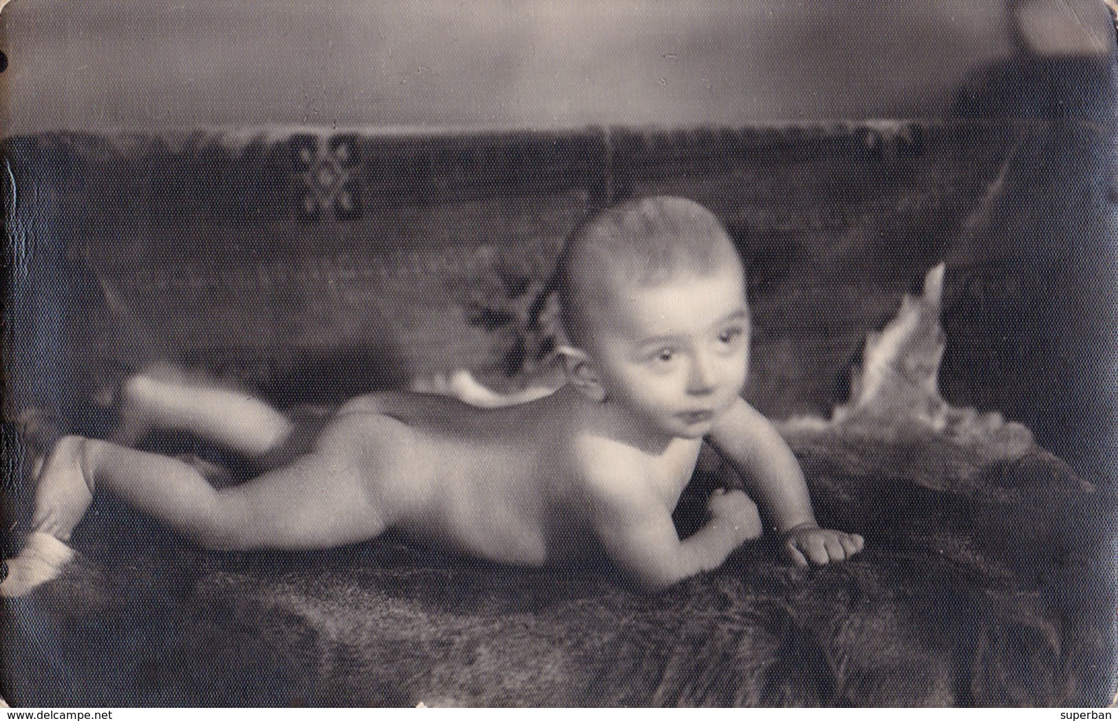 ENFANT / BÉBÉ NU - CHILD / NAKED BABY - CARTE PHOTO / REAL PHOTO - ANNÉE / YEAR ~ 1930 - '940 (ac018) - Autres & Non Classés