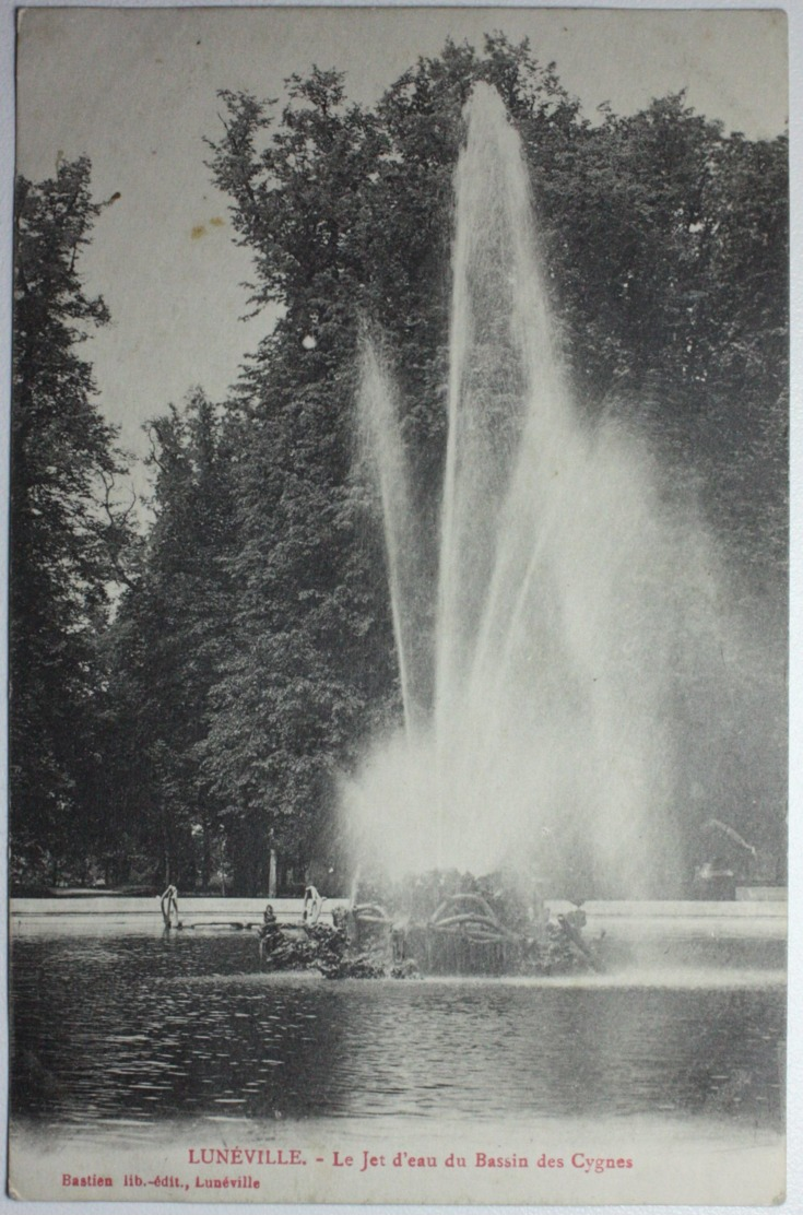 LUNEVILLE Le Jet D'eau Du Bassin Des Cygnes - Luneville