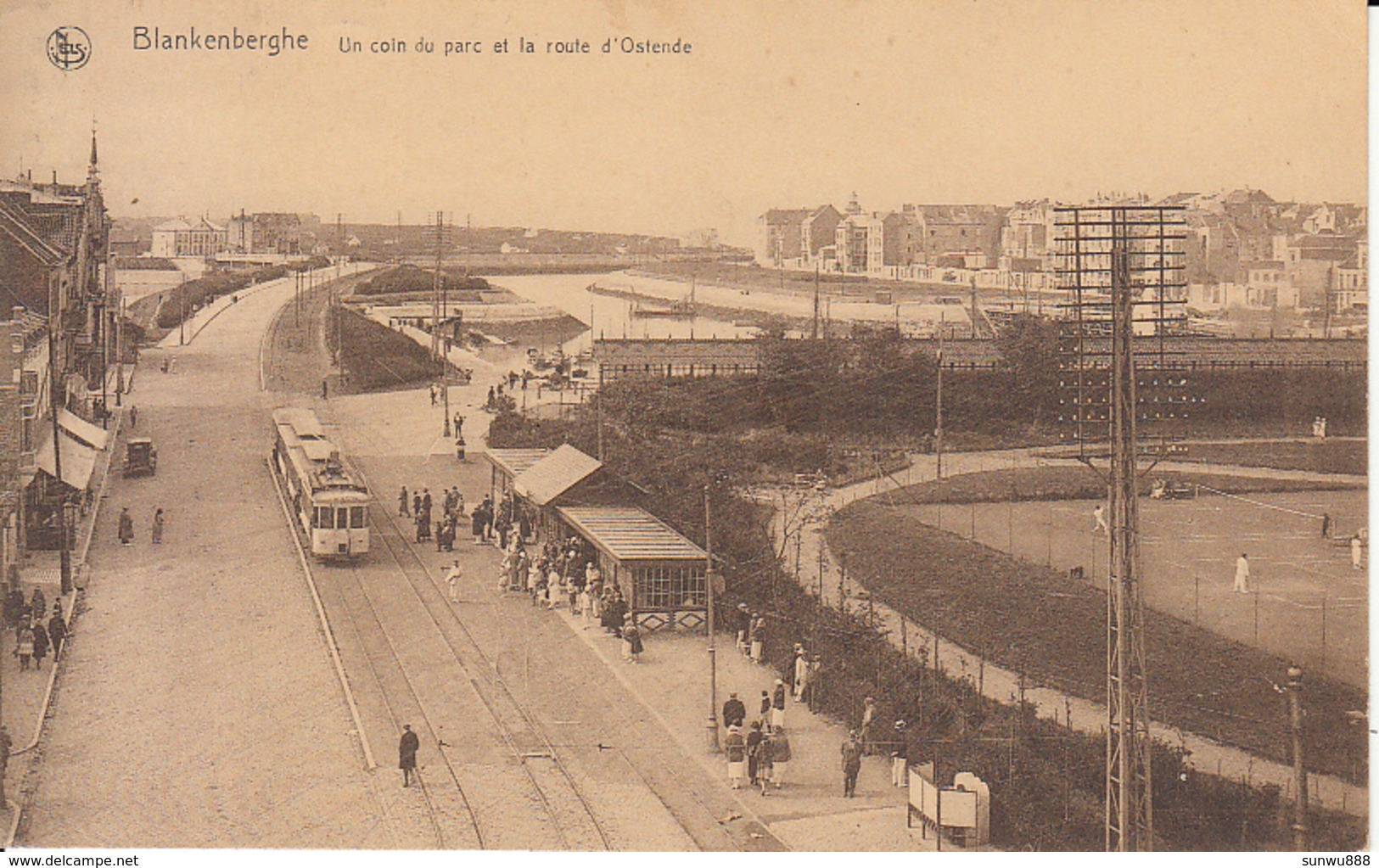 Blankenberge - Un Coin Du Parc Et La Route D'Ostende (animation, Stade, Tram Tramway) - Blankenberge