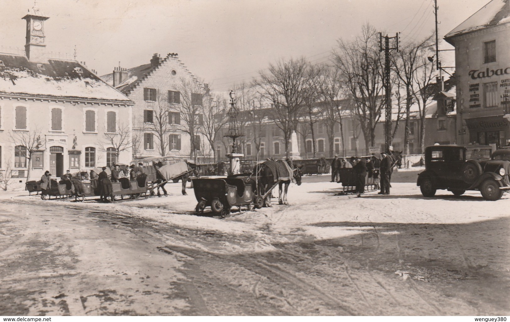 38 VILLARD-DE-LANS    Place De La Nation-Les Traineaux     TB PLAN   1951 RARE - Villard-de-Lans