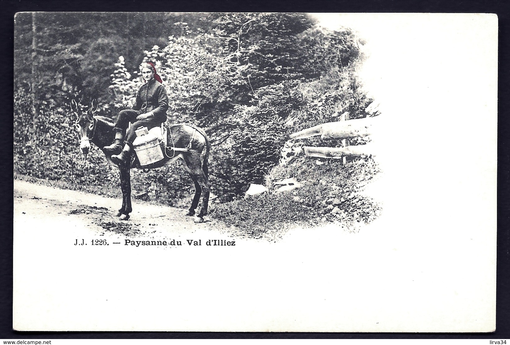 CPA PRECURSEUR- SUISSE- LAITIERE A CHEVAL DU VAL D'ILLIEZ EN 1900- GROS PLAN- FOULARD ROUGE- - Val-d'Illiez 