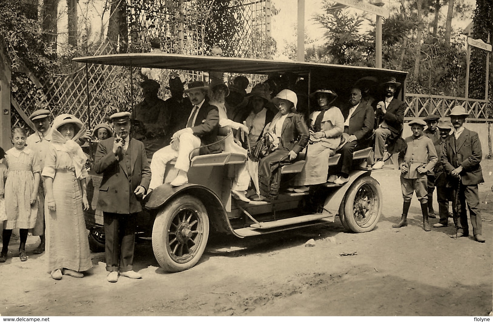 Paris - Carte Photo - Autobus Autocar - Elégantes - Automobile Transport Chauffeur - Panneau " Solidarité Parisienne " - Other & Unclassified