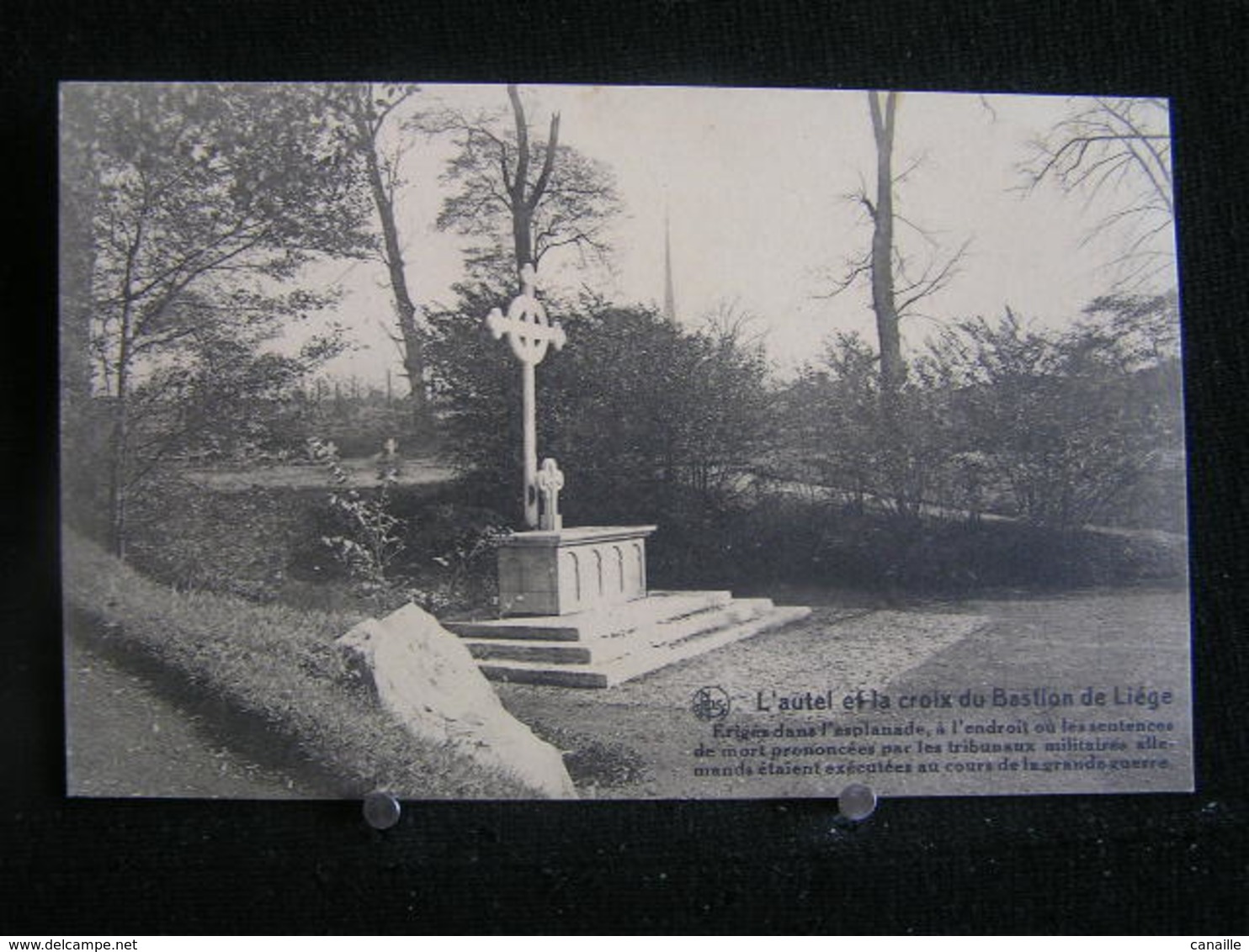 F-5 /Liège  -  L'autel Et La Croix Du Bastion De Liège / Circulée - Luik