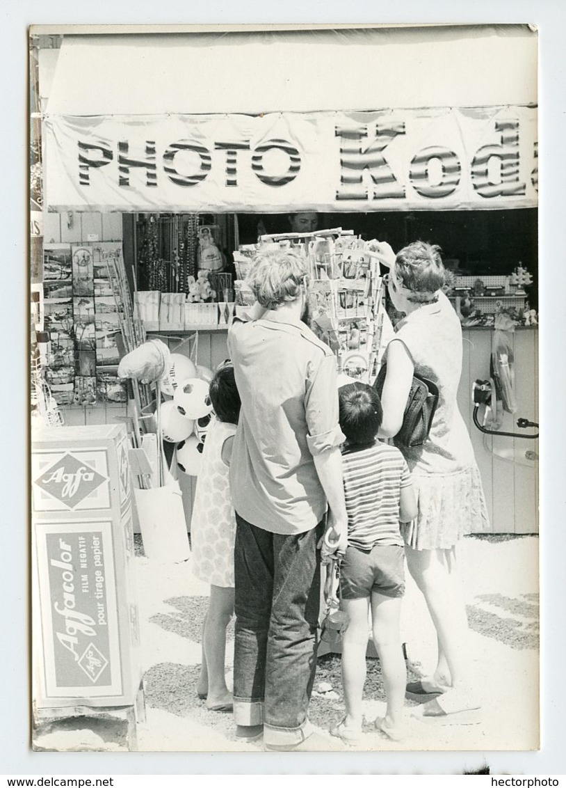 Femme Woman Homme Man Tourisme Vacances Holiday KODAK Agfa Carte Podtale Boutique PORQUEROLLES 70s - Persone Anonimi