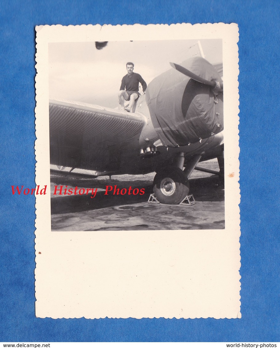 Photo Ancienne Snapshot - Portrait D'un Militaire ? Sur Un Avion à Identifier - Voir Hélice - Aviation Airdrome Plane - Aviation