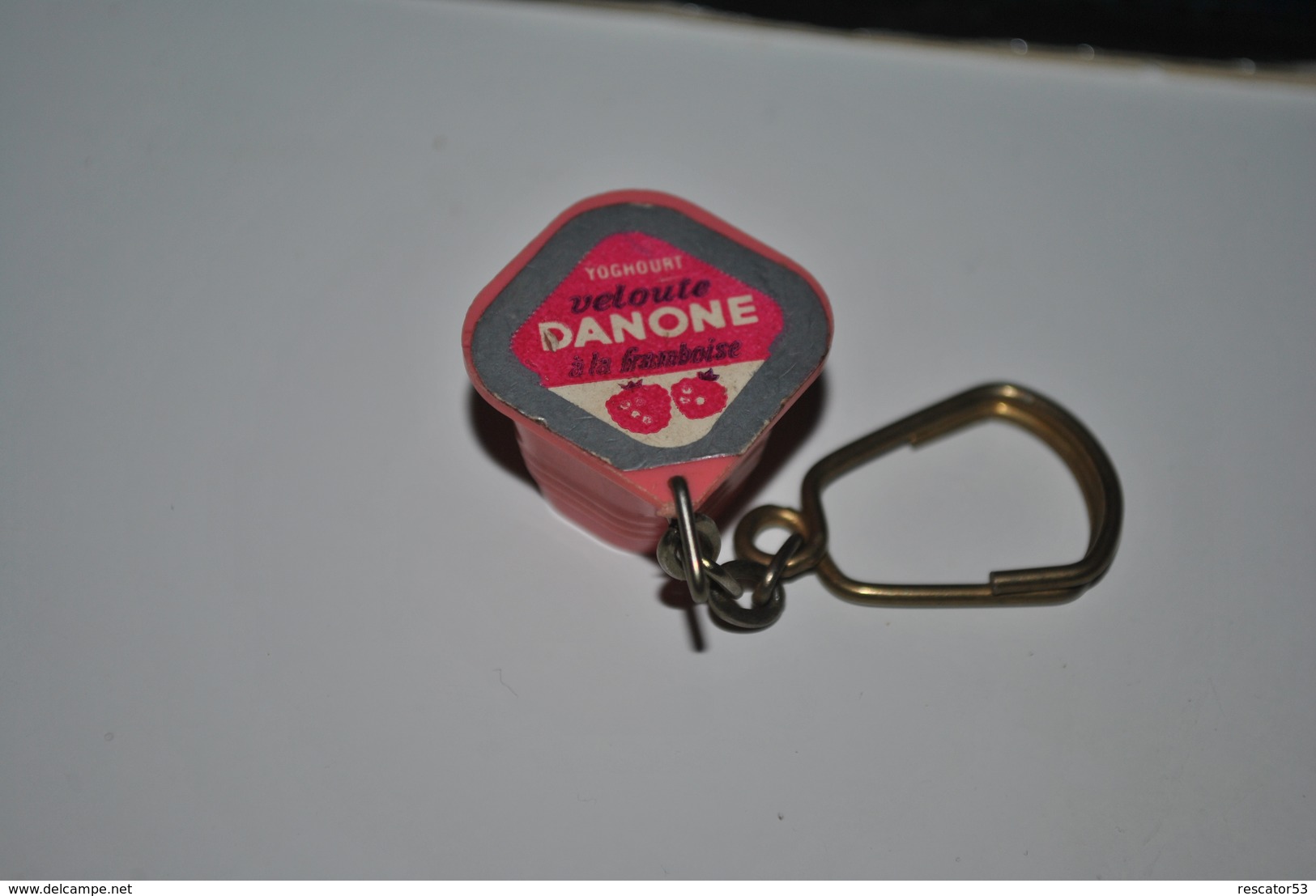 Rare Vintage Porte-clefs Années 50-60 Yaourth Velouté De Danone à La Framboise - Porte-clefs