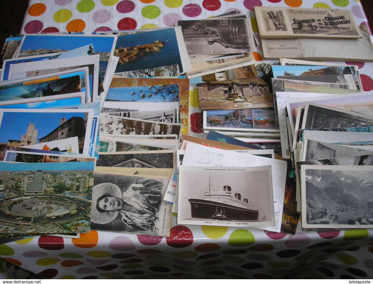 DESTOCKAGE - Carton De 2,4 Kg De Cartes Postales Toutes époques, Tous Pays, Majorité France.. Drouille Petit Prix - 500 Postcards Min.