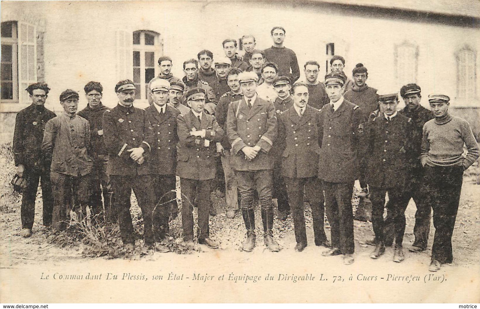 DIRIGEABLE L.72 - Le Commandant Du Plessis,son état Major Et équipage à Cuers. - Airships