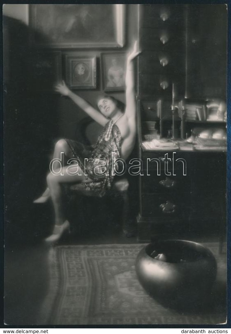 Cca 1920-1935 Finoman Erotikus Fotó Révész-BÍró Budapesti Műterméből, Hátoldalon Pecséttel Jelzett, 15×10 Cm - Autres & Non Classés