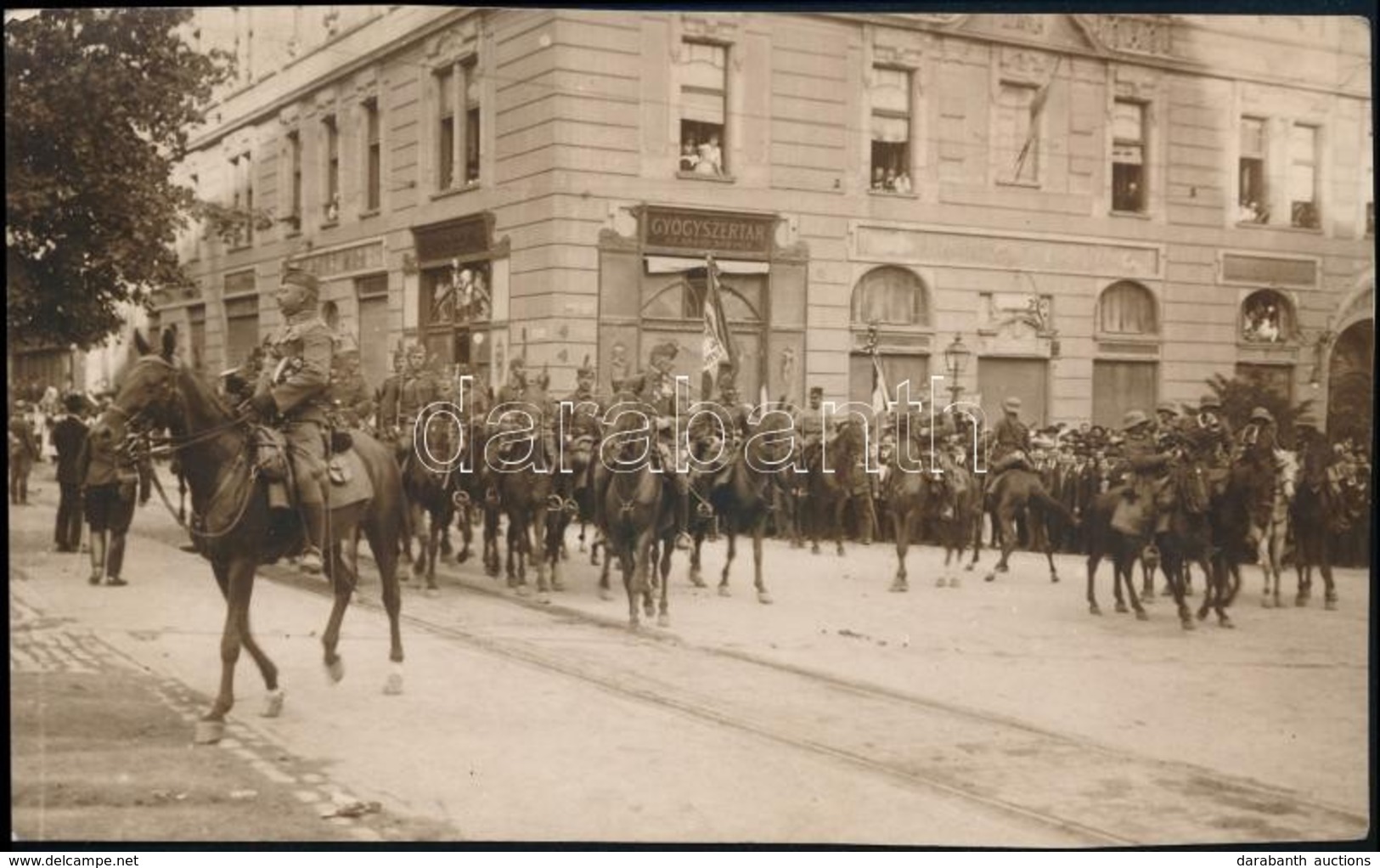 1921. Augusztus 21. Horthy Miklós Nemzeti Hadseregének Bevonulása Pécsre. A Huszárok Bevonulása. Kazinczi Rudolf Felvéte - Autres & Non Classés