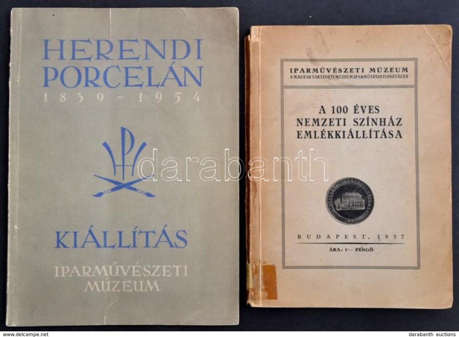 Iparművészeti Múzeum 2 Db Kiállítási Katalógusa:
A 100 éves Nemzeti Színház Emlékkiállítása. Bp., 1937, Iparművészeti Mú - Zonder Classificatie