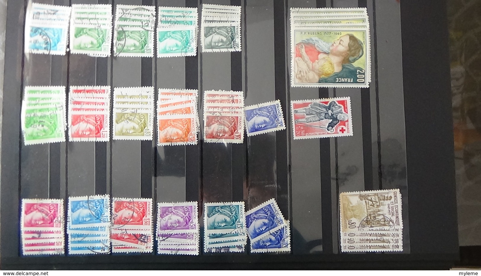 Mini stock de plusieurs centaines de timbres oblitérés de France. A saisir  !!!