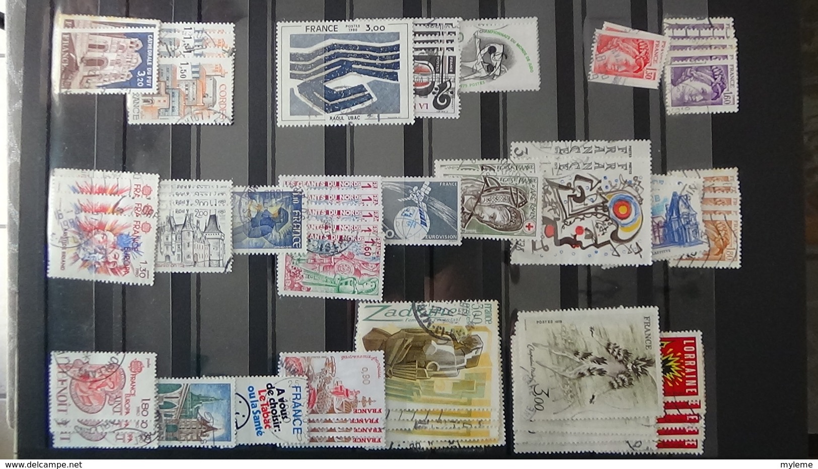 Mini stock de plusieurs centaines de timbres oblitérés de France. A saisir  !!!