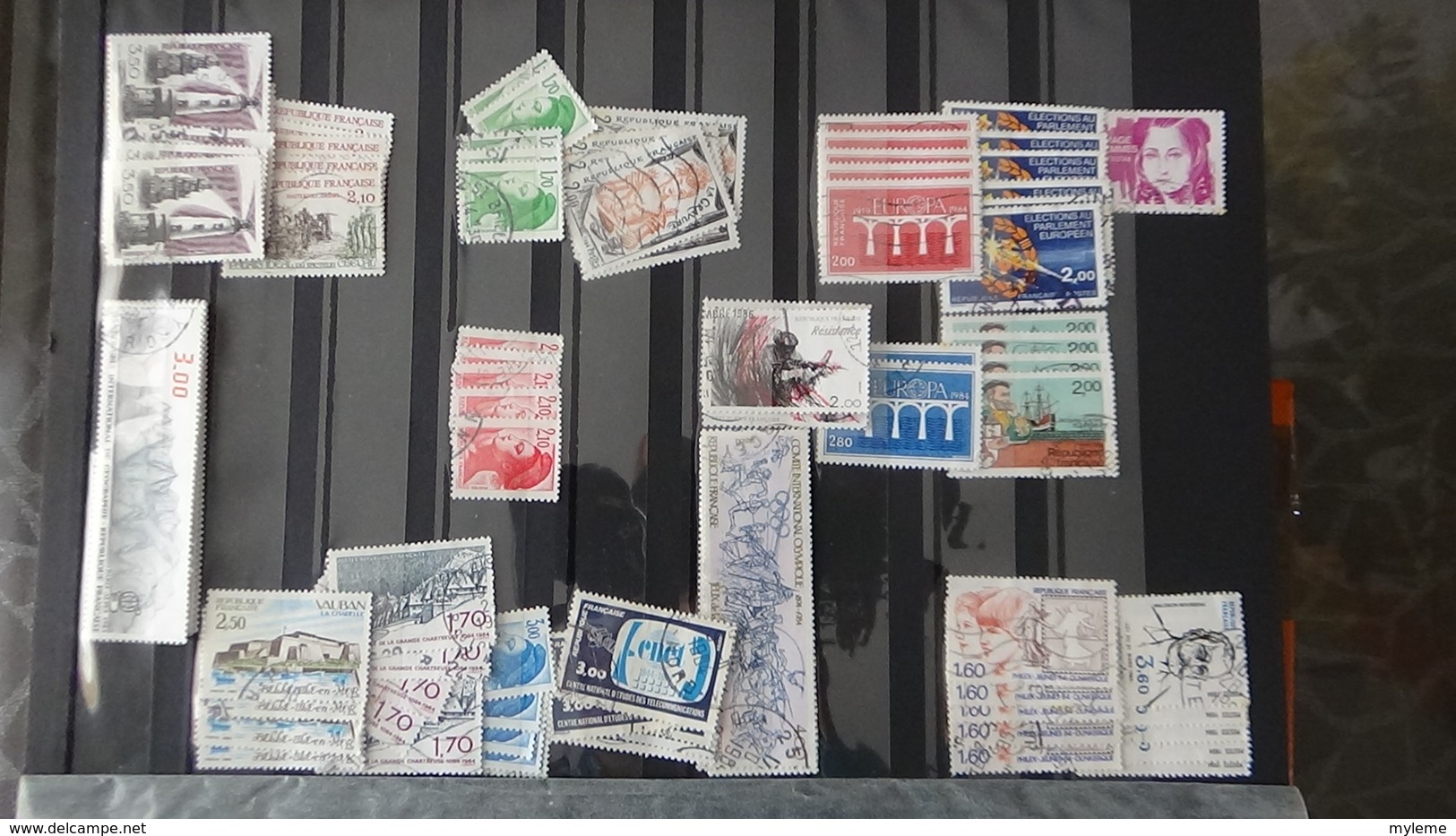 Mini stock de plusieurs centaines de timbres oblitérés de France. A saisir  !!!