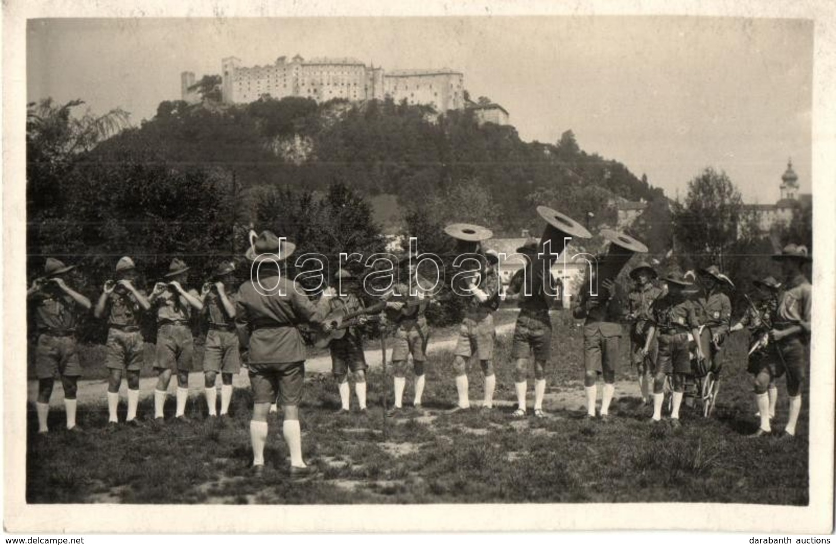 ** T1/T2 Salzburg, Austrian Scout Music Band With The Castle. Foto Rothmaier - Non Classés