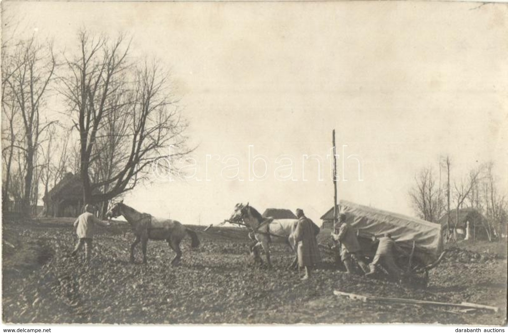 T2 1916 Trén (málhás Szekerek Menetoszlopa és Legénysége) Mozgatása Sárban / WWI K.u.k. Military, Soldiers Moving The Pa - Non Classés