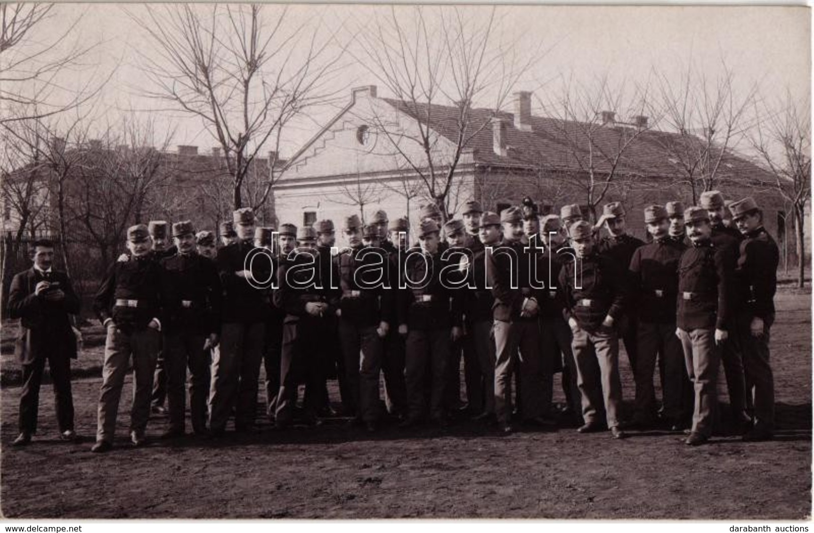 ** T2 Katonák A Tisztképzés Szünetében A Ludovika Udvarán / WWI Austro-Hungarian K.u.K. Military, Soldiers During A Brea - Unclassified