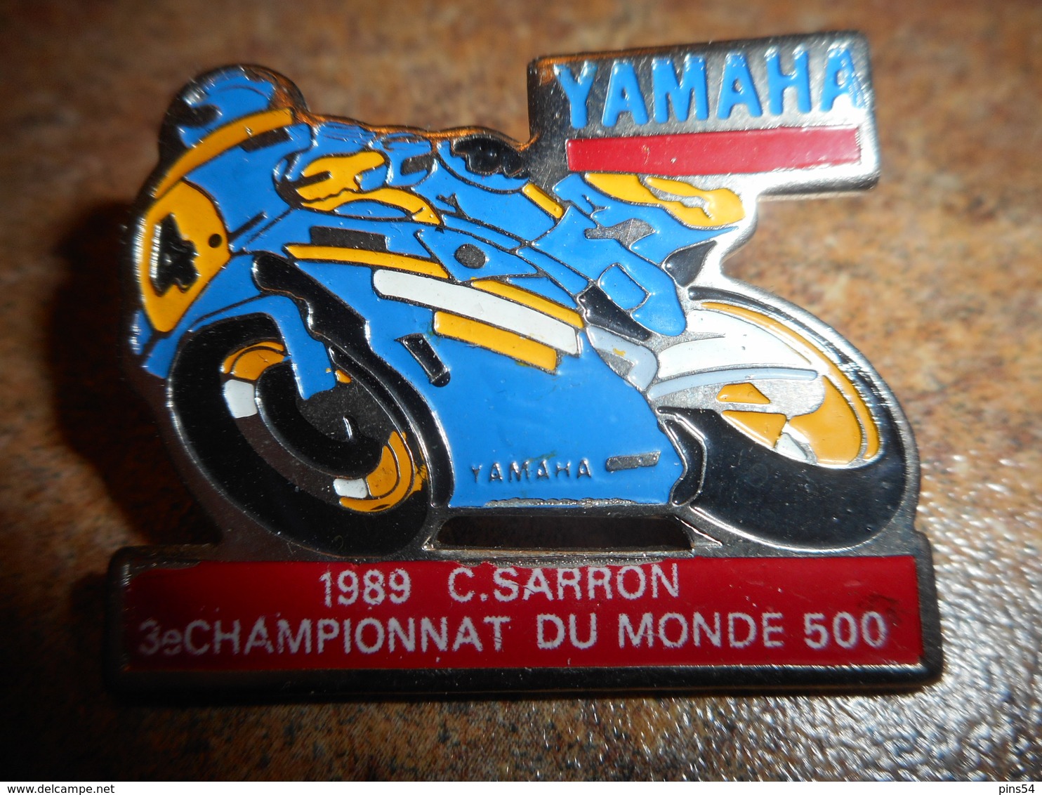 A033 -- Pin's Moto Yamaha 1989 C Sarron - Motos