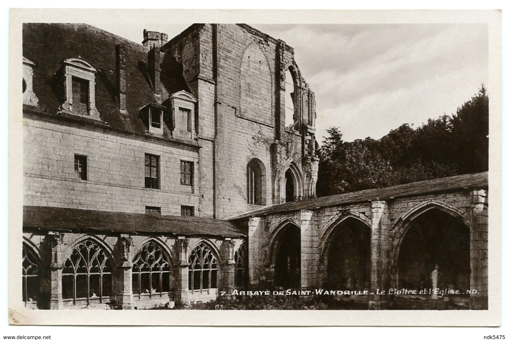 76 : ABBAYE DE SAINT WANDRILLE - LE CLOITRE ET L'EGLISE - Saint-Wandrille-Rançon