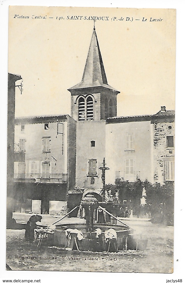 SAINT SANDOUX  (cpa 63)  Le Lavoir ( Lavandières )    -  L  1 - Autres & Non Classés