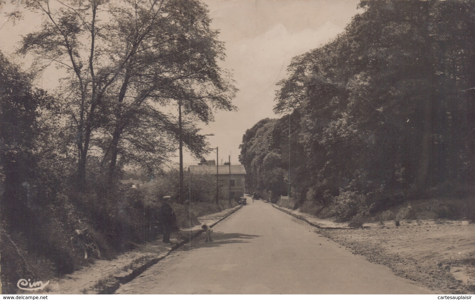 Saint-Nom-la-Breteche : La Poste - St. Nom La Breteche