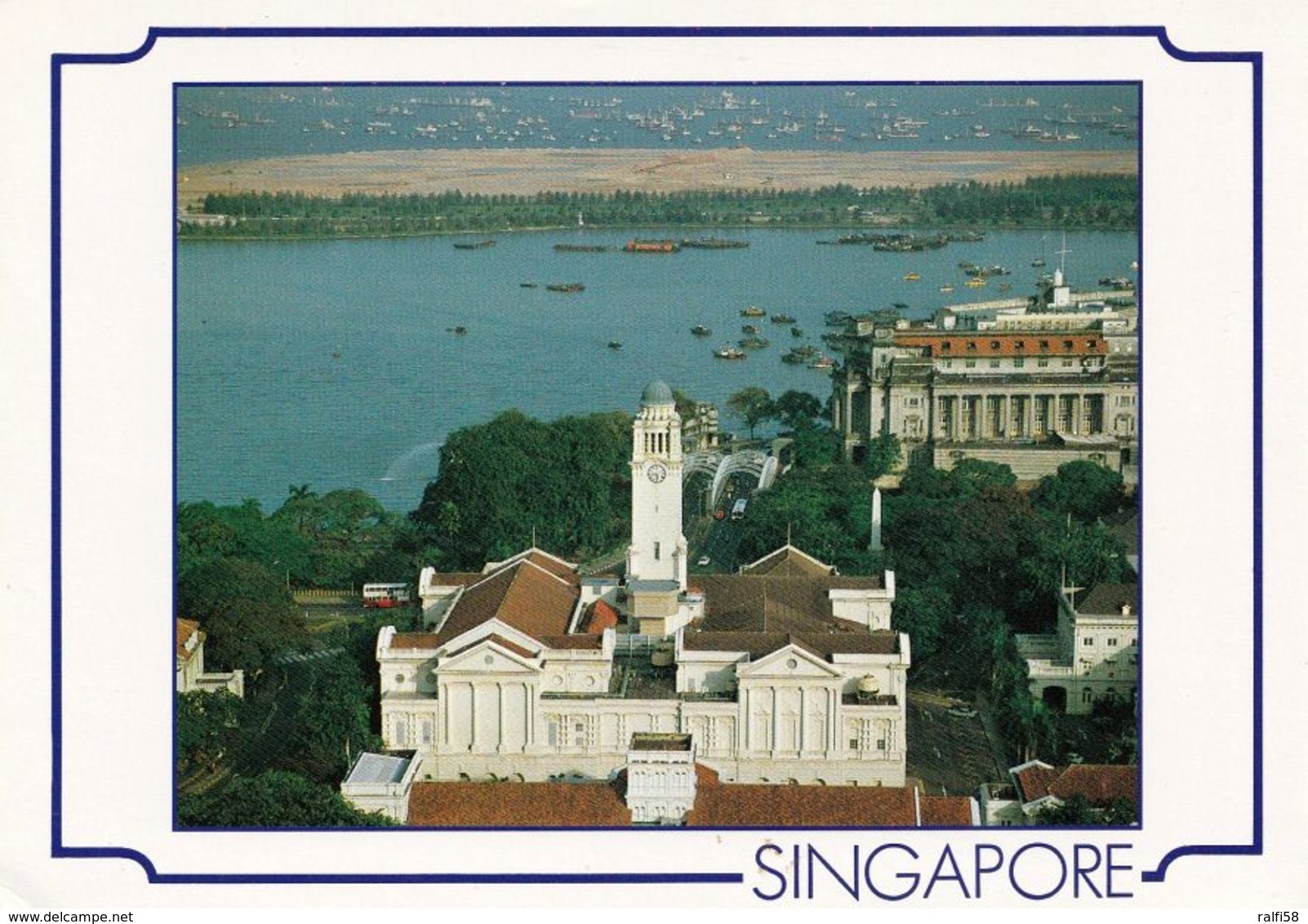 1 AK Singapur * Singapore’s Victoria Memorial Hall With Singapore’s Busy Harbour In The Backround * - Singapour