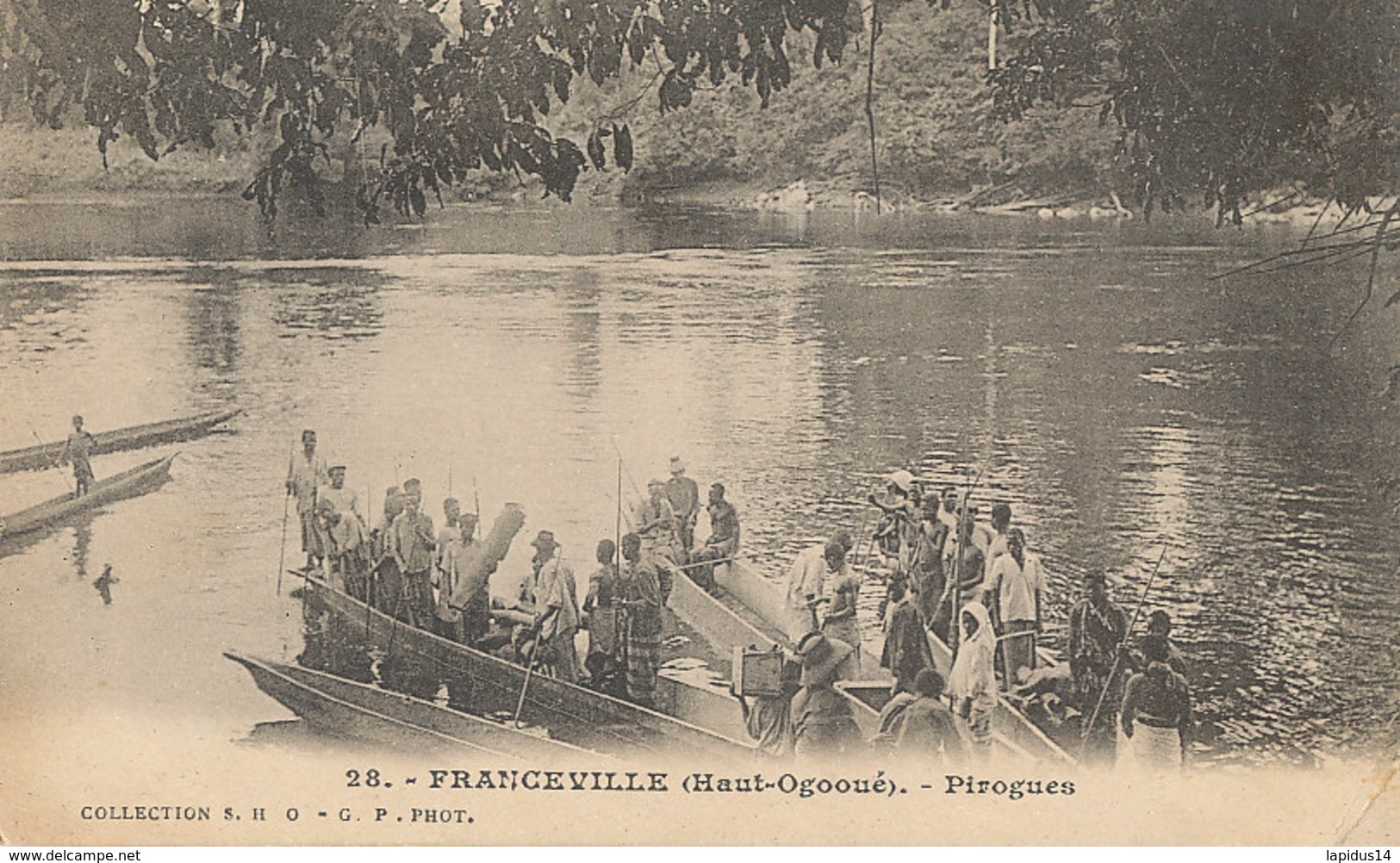 AN 80   / C P A    AFRIQUE-  GABON - FRANCEVILLE  HAUT OGOOUE   PIROGUES - Gabon