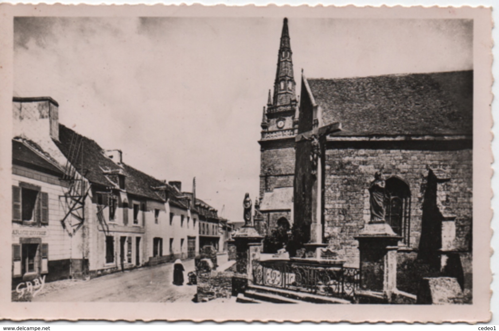 PLUVIGNER  L'EGLISE SAINT GUYERM ET LE CALVAIRE - Pluvigner