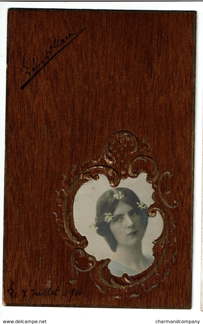 Carte Fantaisie En Bois - Gaufrée - Artiste Cléo De Mérode En Médaillon - Circulée En 1906 - 2 Scans - Artistes