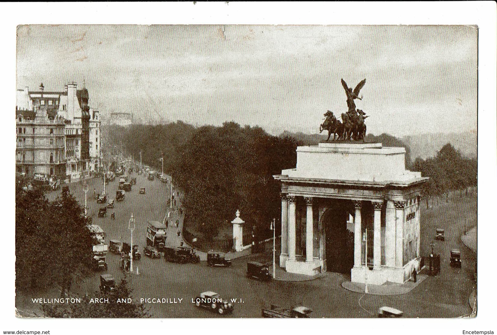 CPA - Carte Postale Royaume Uni-London -The Wellington  Arch And Piccadilly-1945-VM2385 - Piccadilly Circus