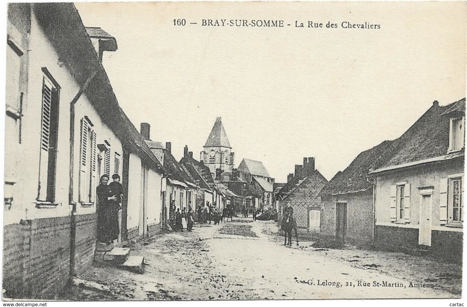 D80 - BRAY SUR SOMME - LA RUE DES CHEVALIERS - Nombreuses Personnes - 2 Cavaliers - Bray Sur Somme