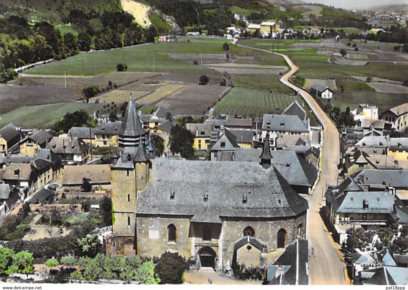 65 - CAMPAN : L'Eglise - CPA - Hautes Pyrenées - Campan