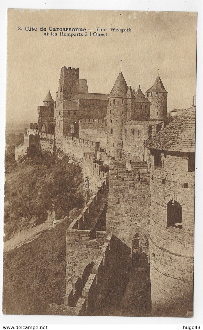 CARCASSONNE - N° 13 - LA CITE - TOUR WISIGOTH ET LES REMPARTS A L' OUEST - CPA NON VOYAGEE - Carcassonne