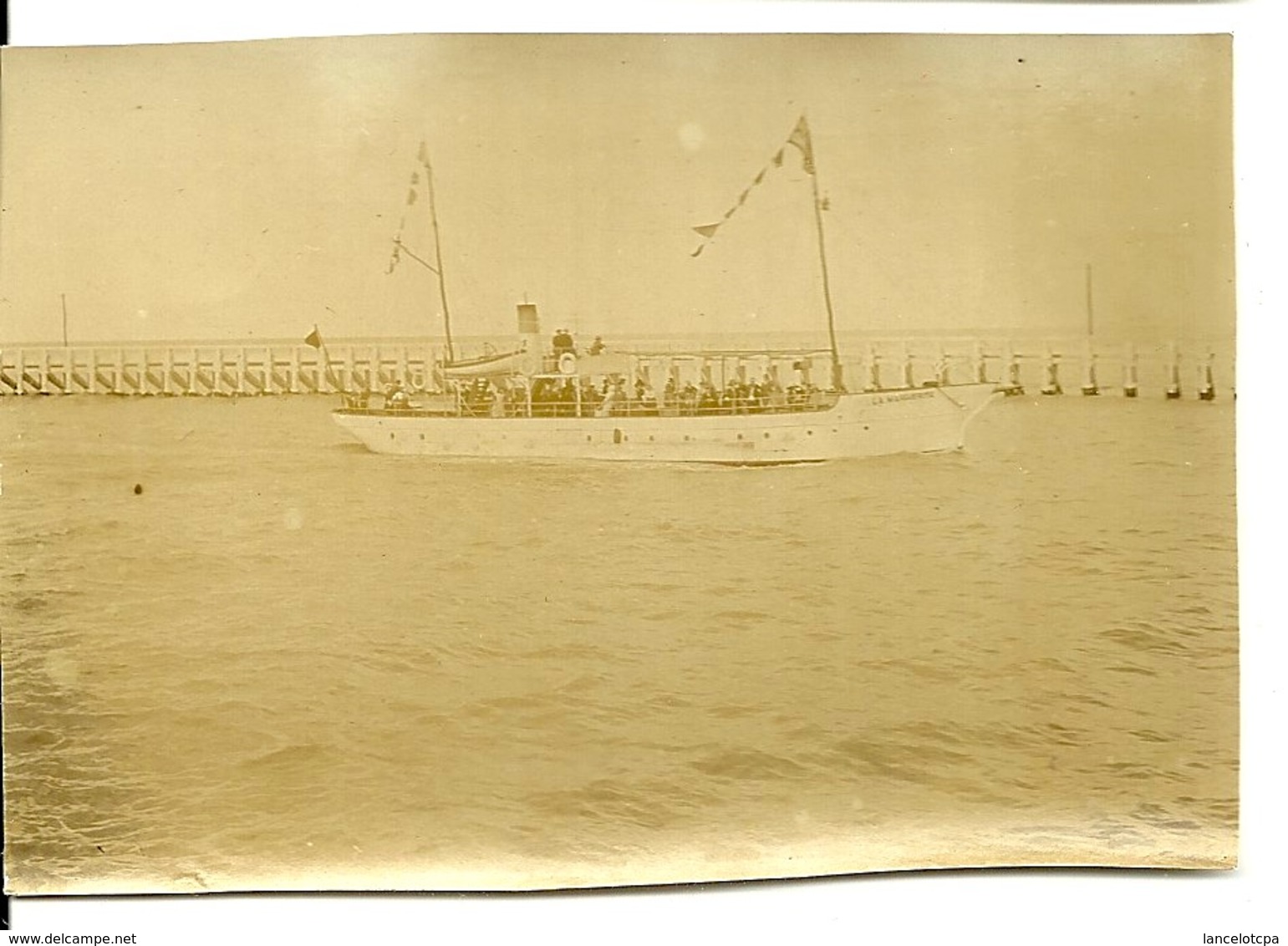 PHOTO ANCIENNE / MALO LES BAINS - BATEAU RENTRANT DU PORT - Lieux