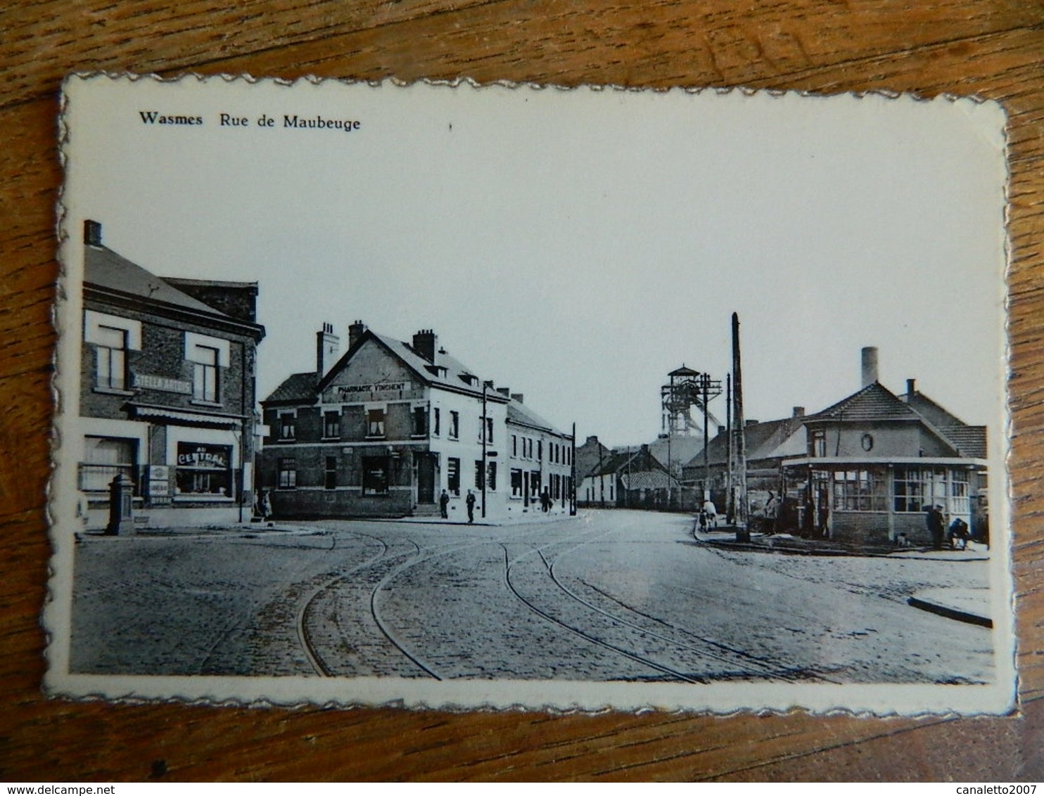 WASMES+TRAM  : RUE DE MAUBEUGE AVEC L'ARRET DU TRAM ET CHARBONNAGE ANIMEE NOIR ET BLANC - Andere & Zonder Classificatie