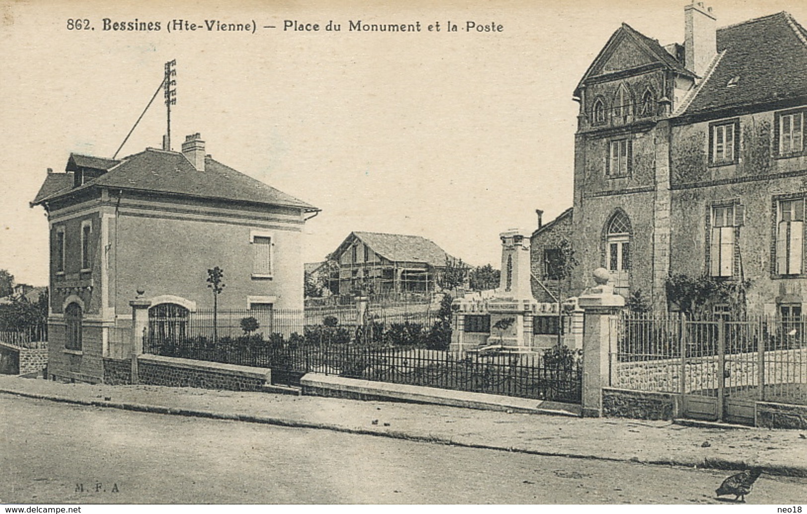 862 Bessines Place Du Momument Et La Poste Envoi à Telephoniste Mont Valerien Suresnes - Bessines Sur Gartempe