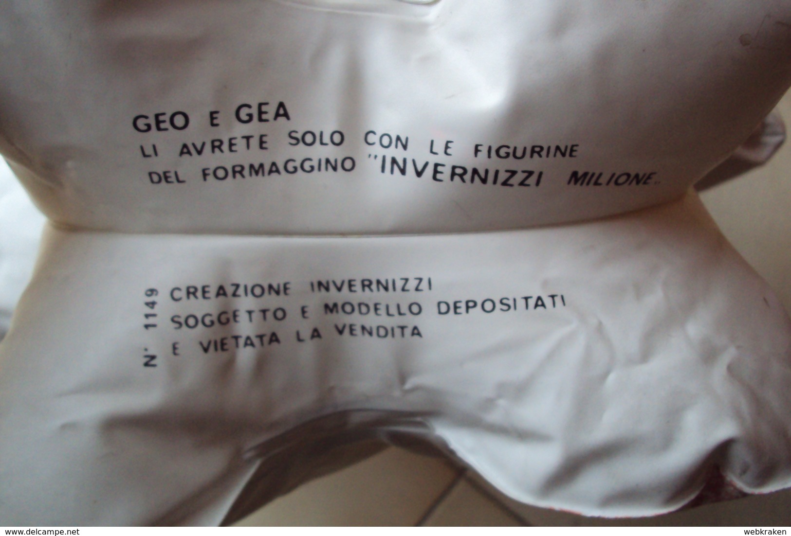 GIOCATTOLO CONCORSO A PREMI FIGURINE INVERNIZZI IL MILIONE GONFIABILE GEA CON FORELLINO VICINO CUCITURA ORECCHIO - Giocattoli Antichi