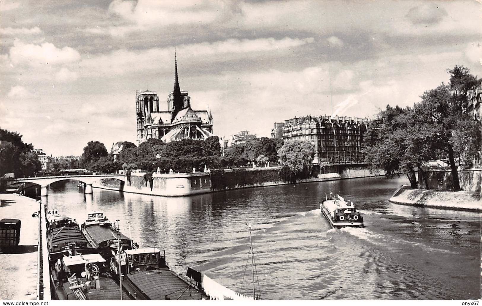 Carte Postale PARIS (75) Cathédrale Notre-Dame 1163-1260 Flèche Tombée Le 15-04-2019-PENICHE-BATEAU -Eglise-Religion - Eglises