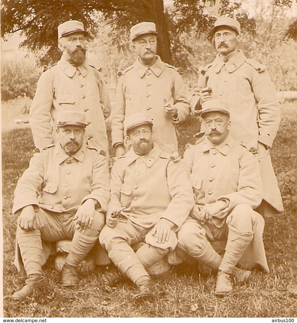 PHOTO ORIGINALE MILITARIA 1914 1918 - SIX POILUS - MOUSTACHE BARBE LUNETTES GUETRE - ZOOM 2 Scans - Guerre, Militaire