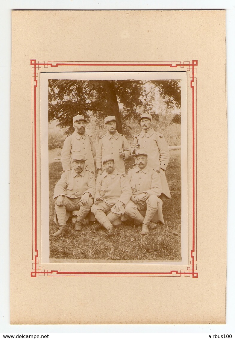 PHOTO ORIGINALE MILITARIA 1914 1918 - SIX POILUS - MOUSTACHE BARBE LUNETTES GUETRE - ZOOM 2 Scans - Guerre, Militaire