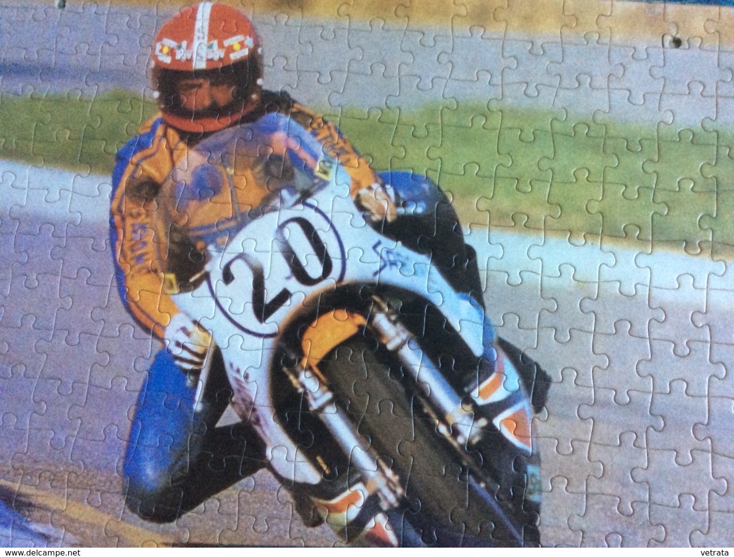 Moto Sur Circuit : Puzzle Reconstitué Sur Plaque Cartonné Pour Support P.L.V. (7 Pièces- 30x41 Cm - 2 Perforations Coté - Puzzles