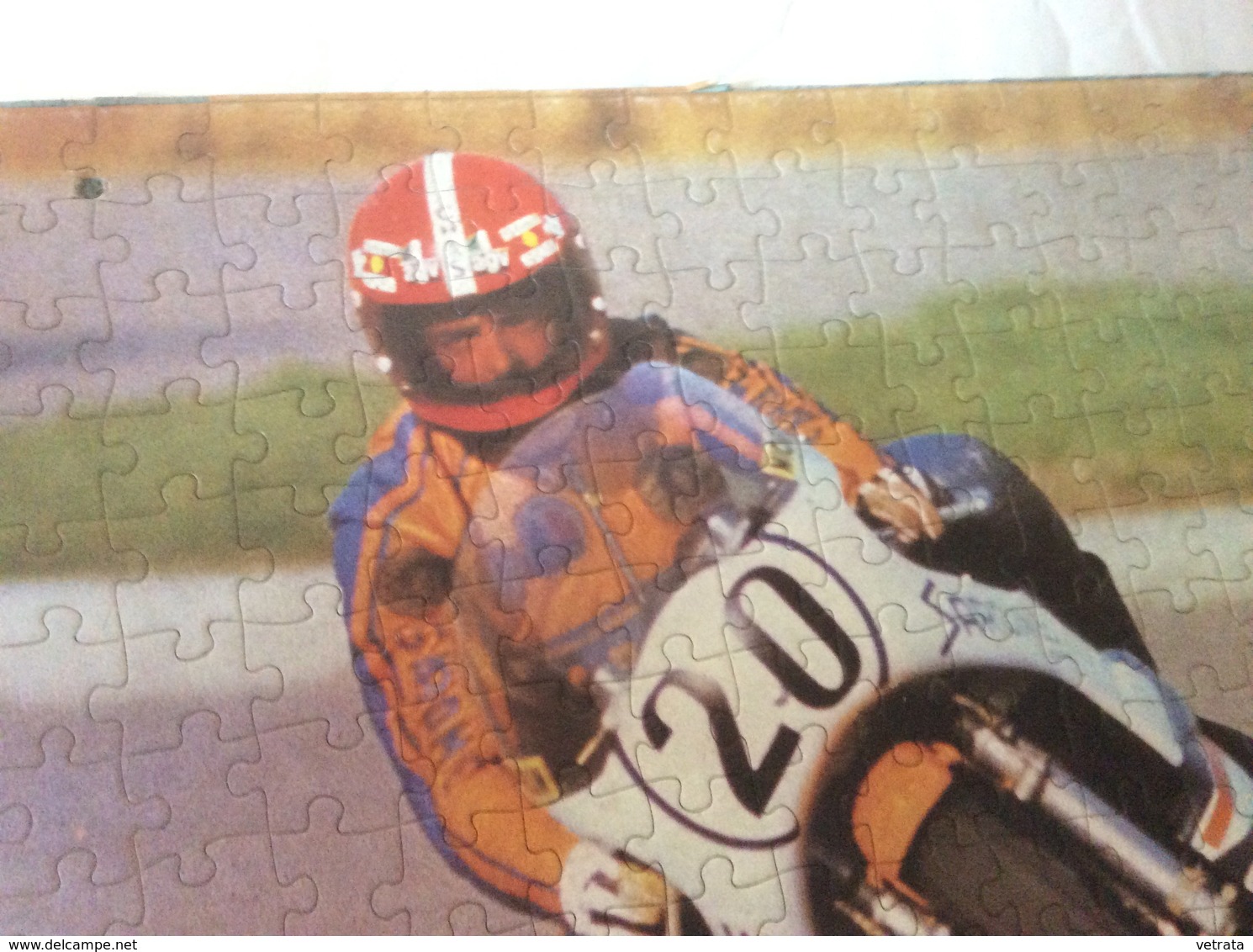 Moto Sur Circuit : Puzzle Reconstitué Sur Plaque Cartonné Pour Support P.L.V. (7 Pièces- 30x41 Cm - 2 Perforations Coté - Puzzles