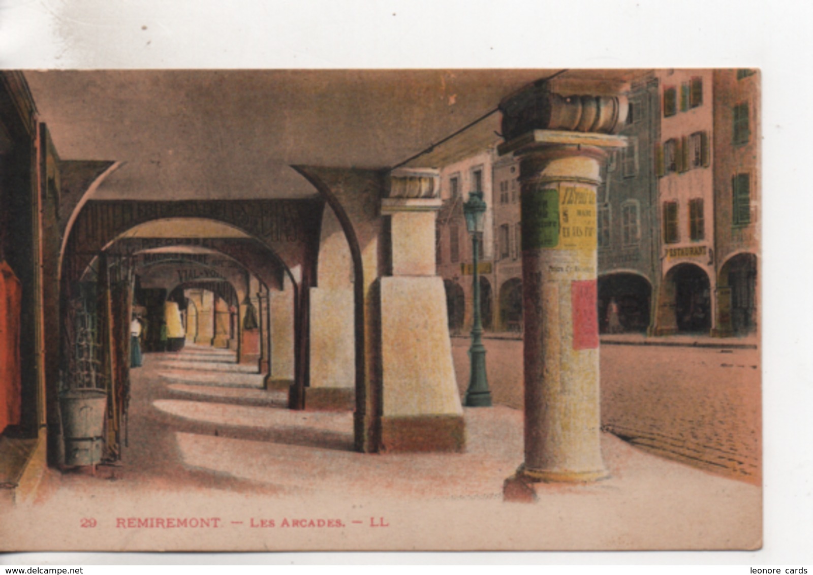 CPA.88.Remiremont.1935.Les Arcades. - Remiremont